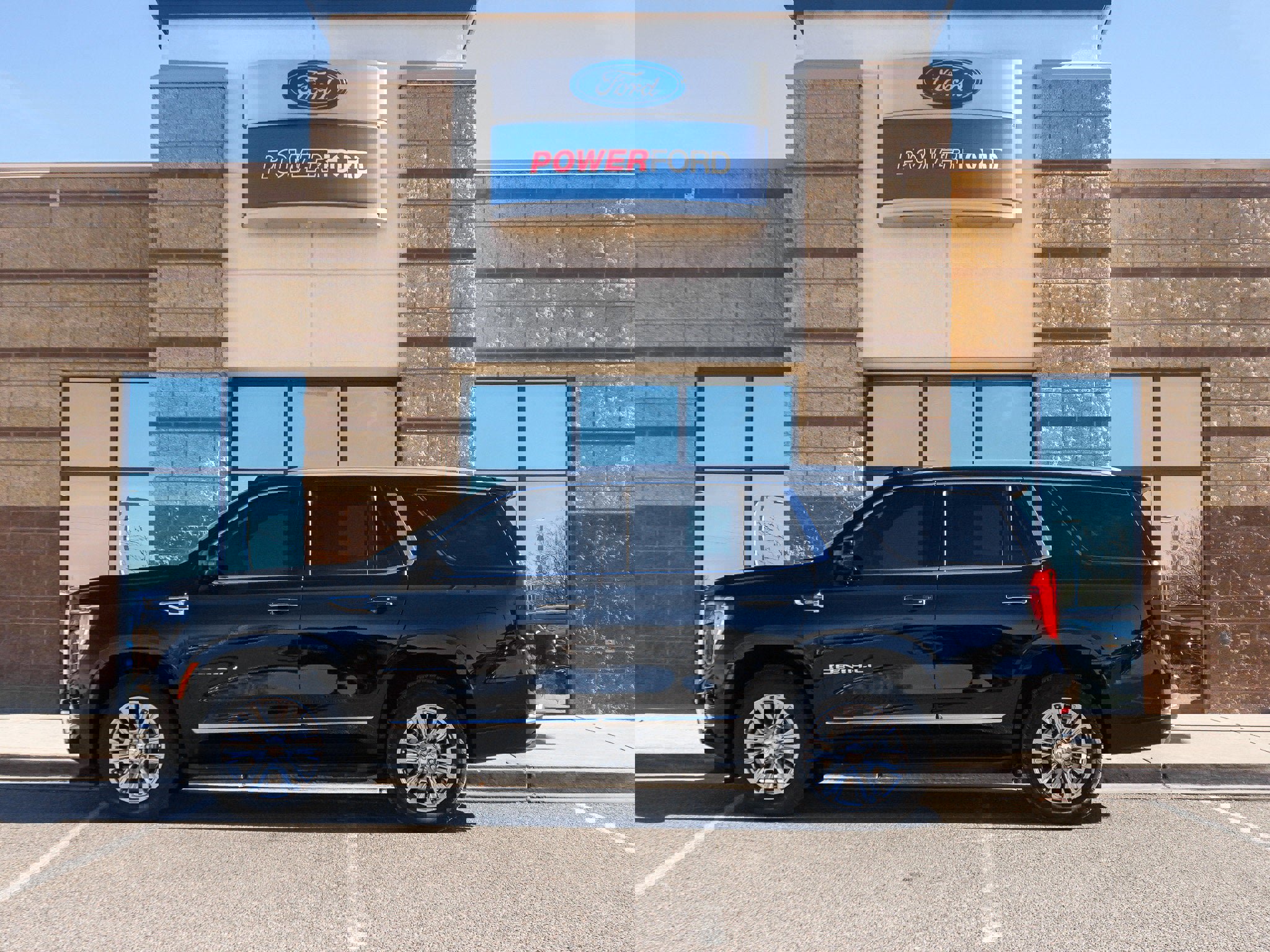 Used 2025 GMC Yukon Denali image 2