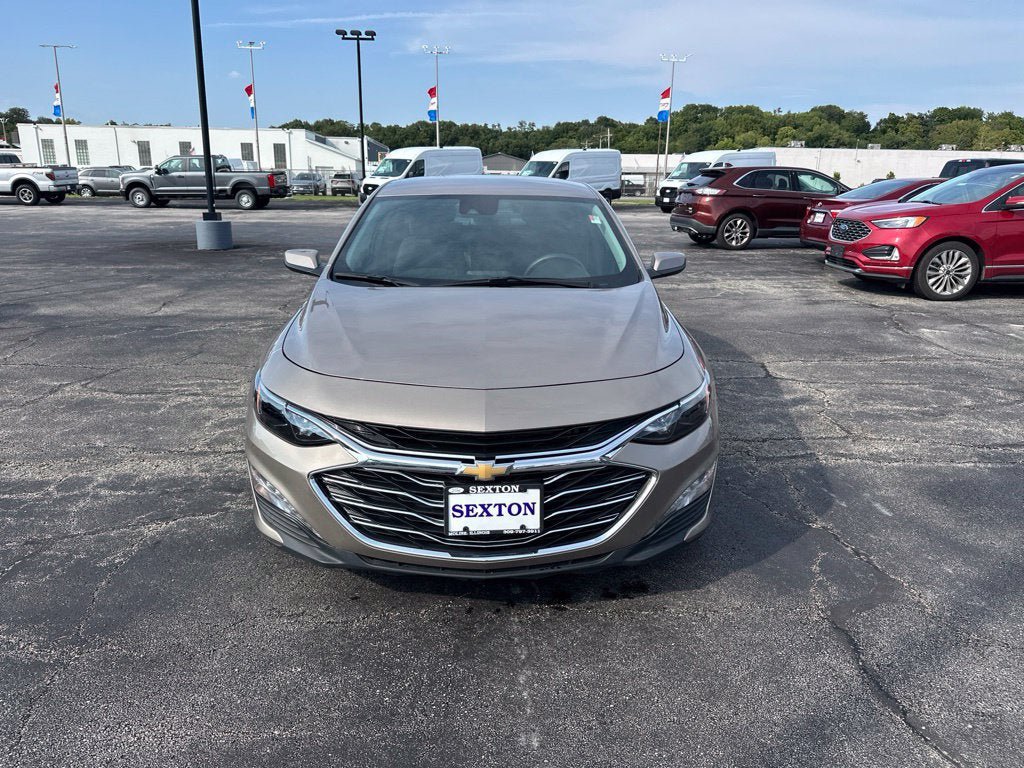 Used 2025 Chevrolet Malibu LT FWD image 2