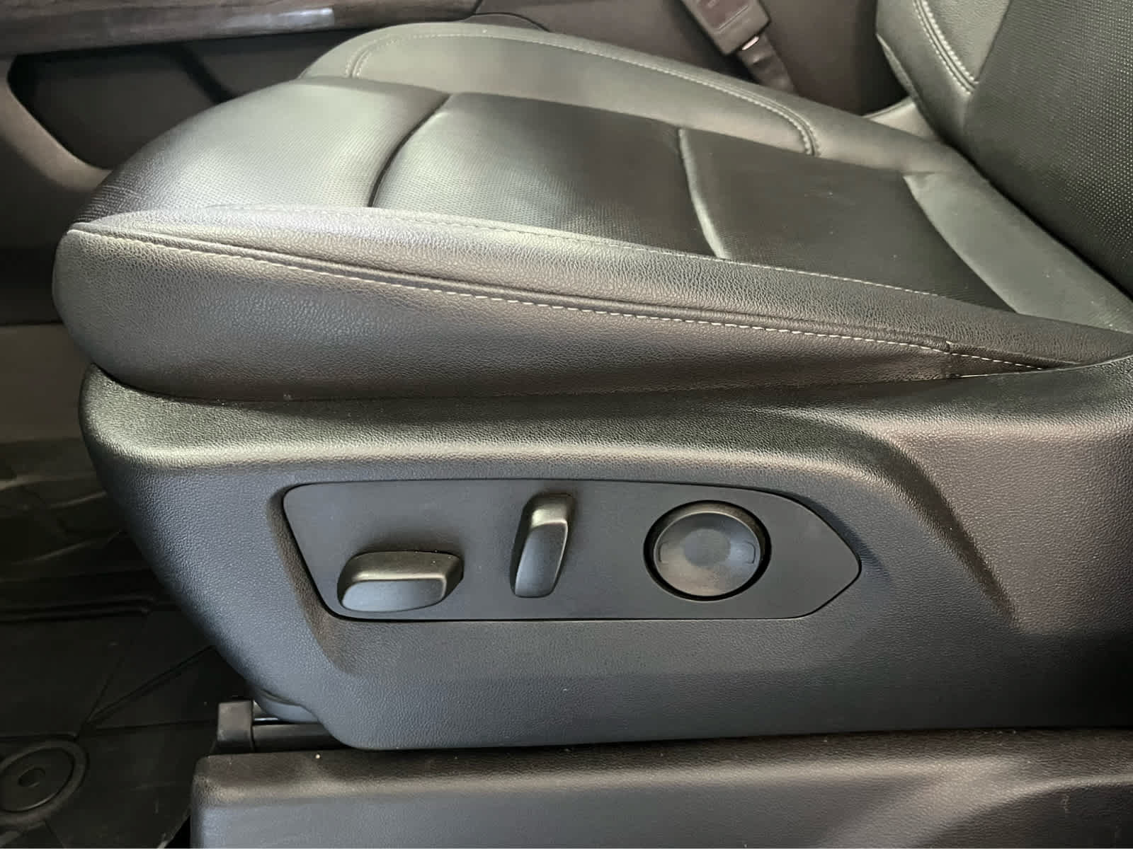 Used 2024 Chevrolet Silverado 2500 LTZ w/ LTZ Plus Package AWD/4WD image 19