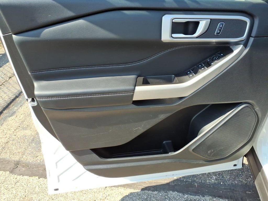 Certified 2023 Ford Explorer XLT w/ Equipment Group 202A AWD/4WD image 15