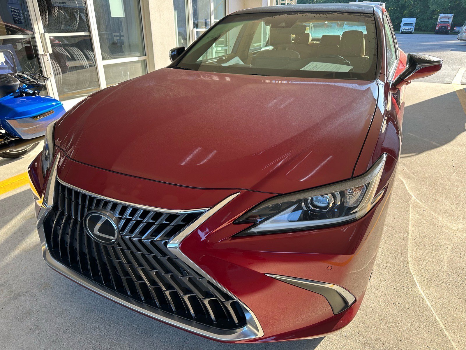 Used 2022 Lexus ES 350 w/ Premium Package FWD image 2