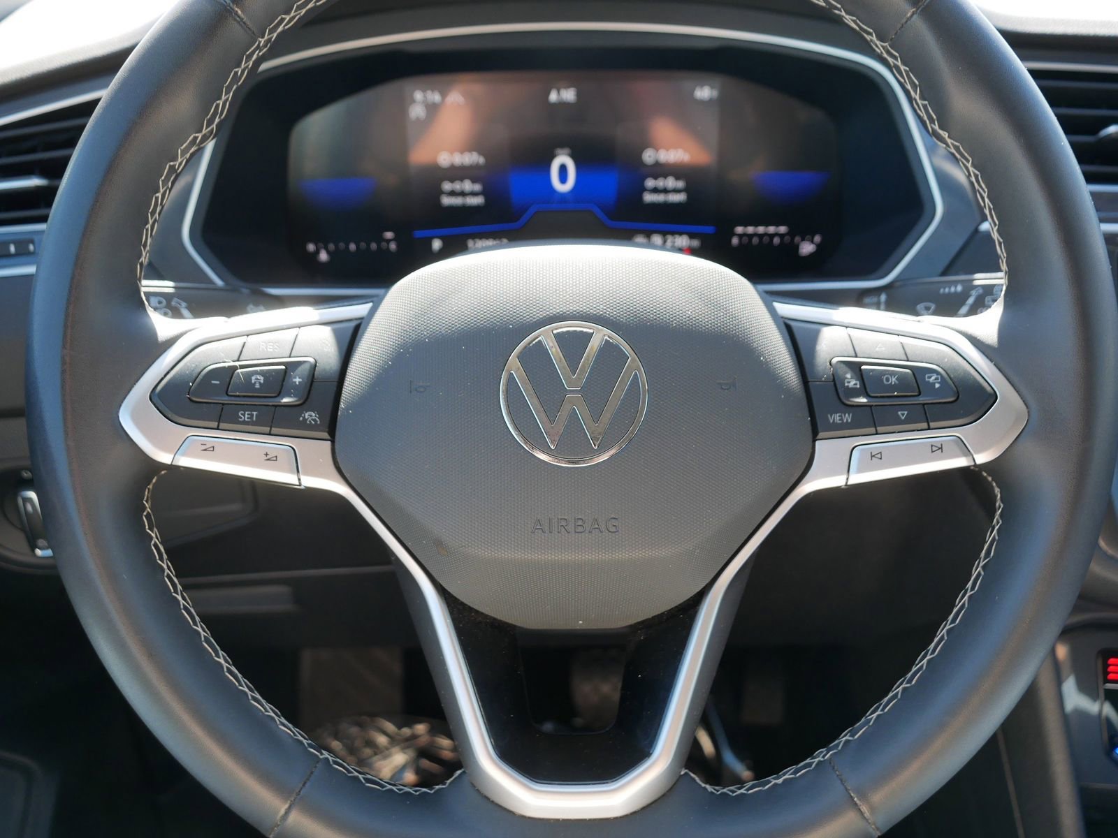 Used 2024 Volkswagen Tiguan SE AWD/4WD image 25