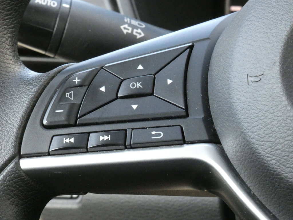 Used 2024 Nissan Altima 2.5 SV FWD image 12