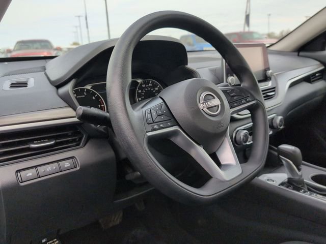 Used 2025 Nissan Altima 2.5 SV FWD image 10