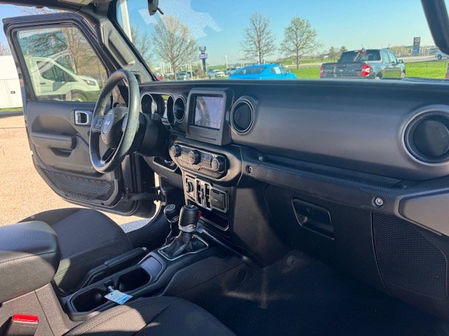 Used 2022 Jeep Gladiator Sport AWD/4WD image 36