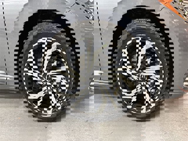 Used 2025 Volkswagen Jetta SEL image 2