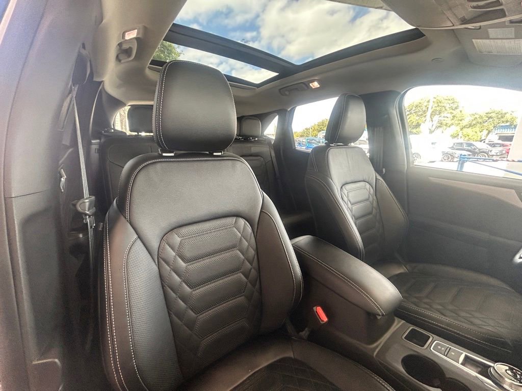 Certified 2024 Ford Escape SE w/ PHEV Premium Package FWD image 31