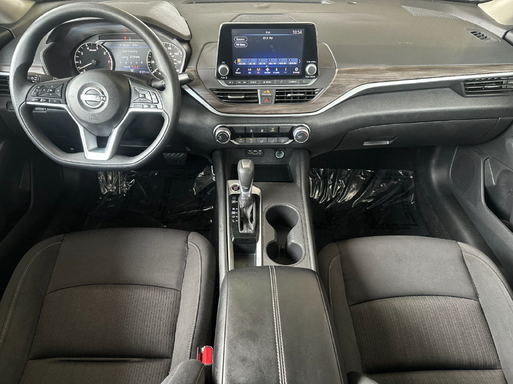 Used 2025 Nissan Altima 2.5 SV FWD image 12