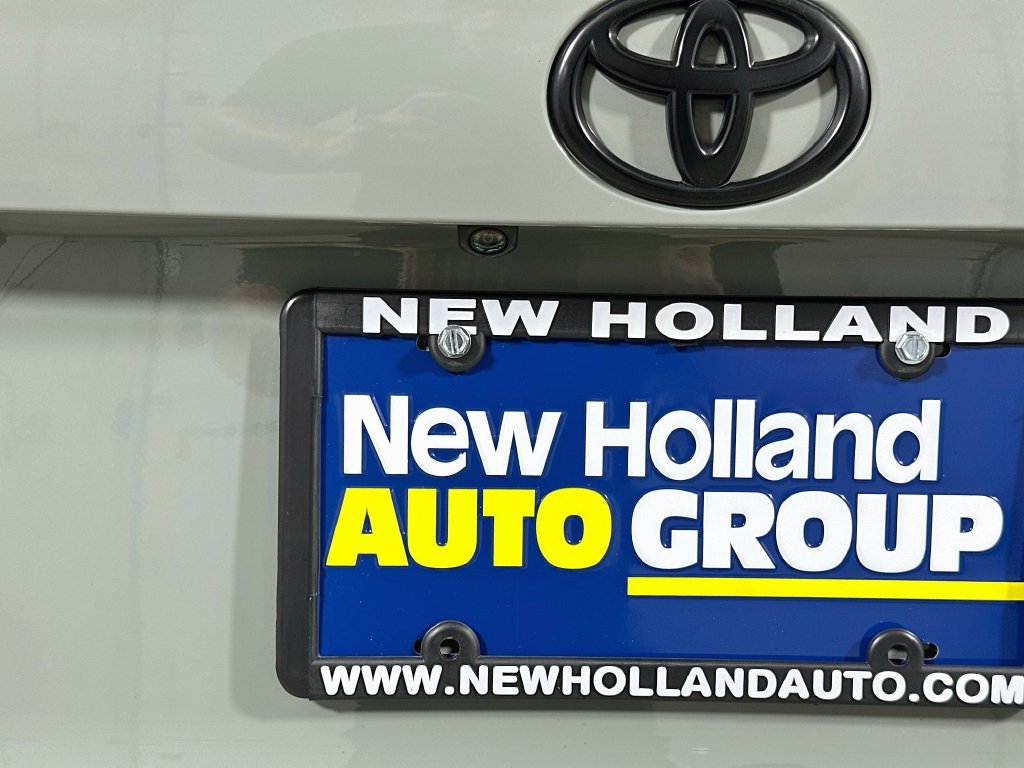Used 2021 Toyota RAV4 XLE Premium AWD/4WD image 24
