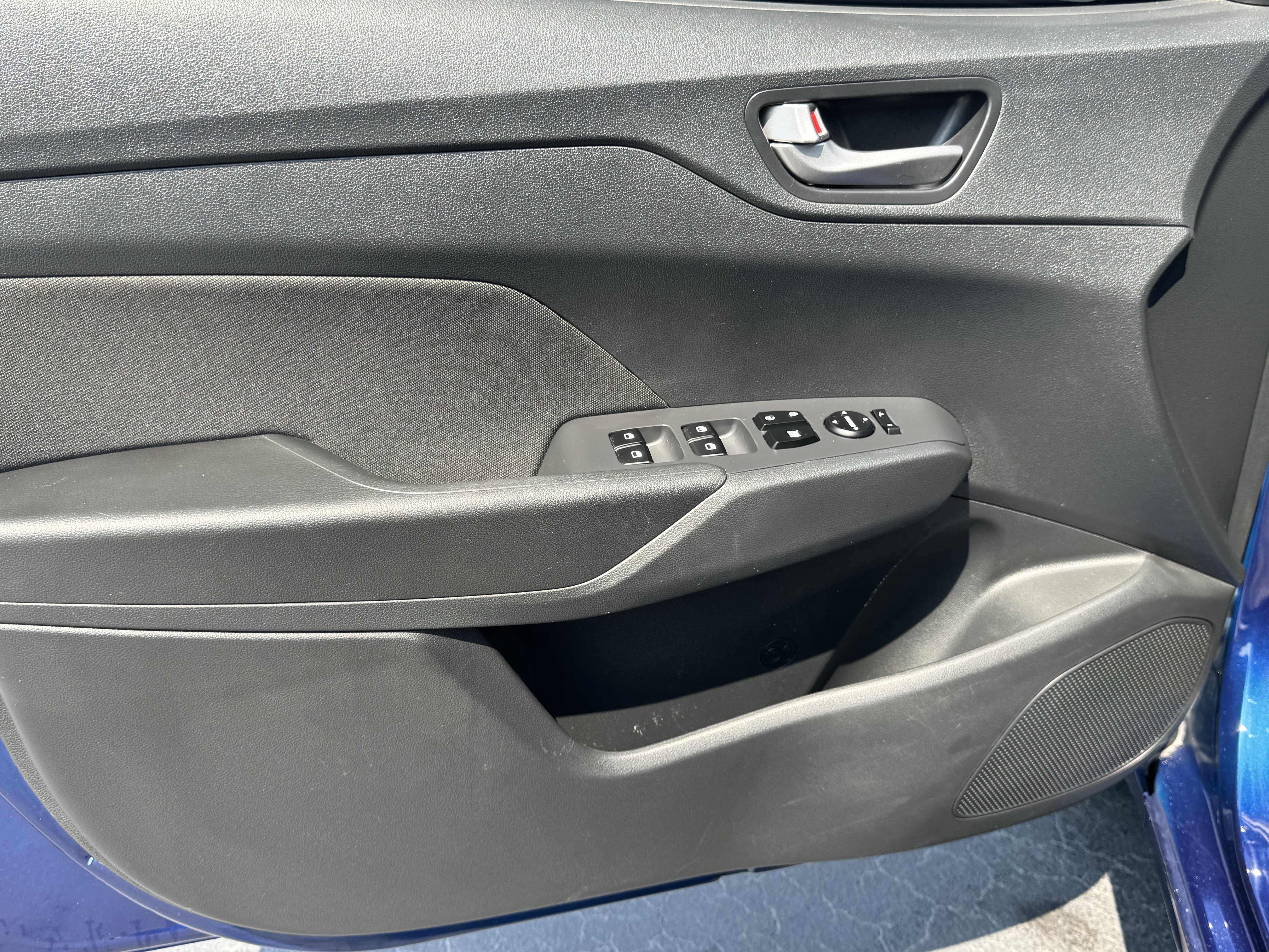 Used 2022 Hyundai Accent SE w/ Cargo Package FWD image 10