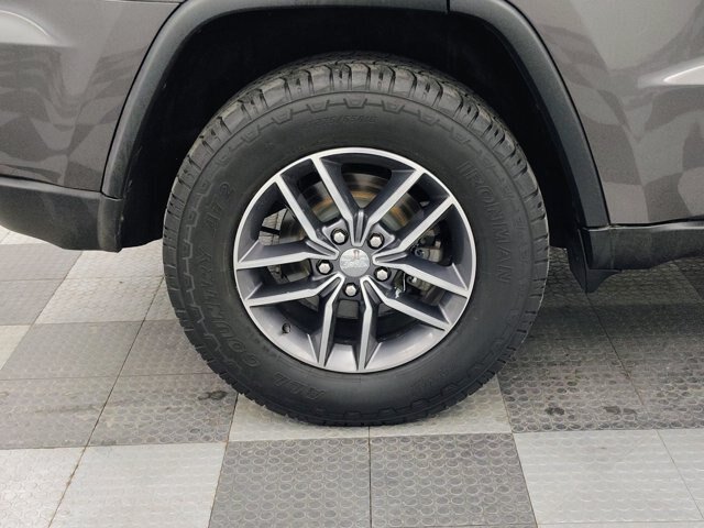 Used 2017 Jeep Grand Cherokee Limited w/ Trailer Tow Group IV AWD/4WD image 13