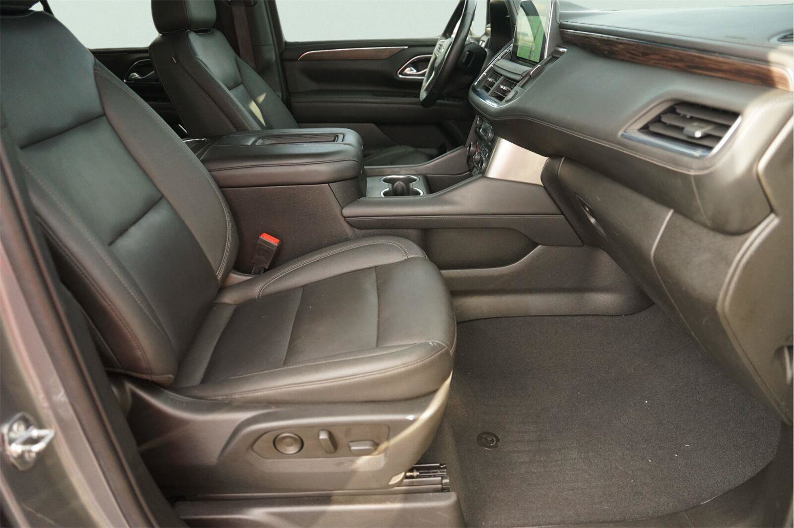Used 2022 Chevrolet Tahoe Z71 w/ Luxury Package AWD/4WD image 20