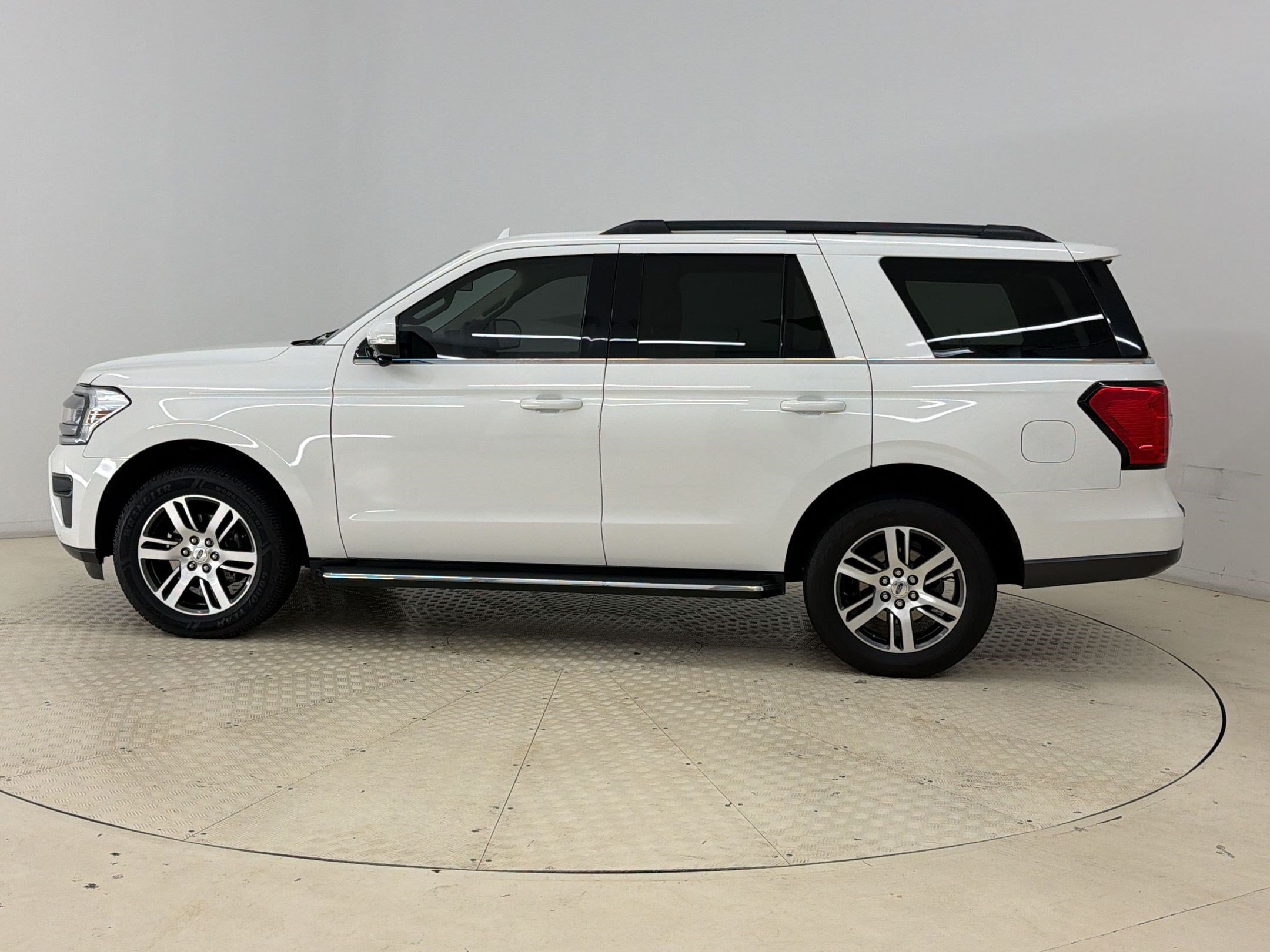 Certified 2022 Ford Expedition XLT AWD/4WD image 2