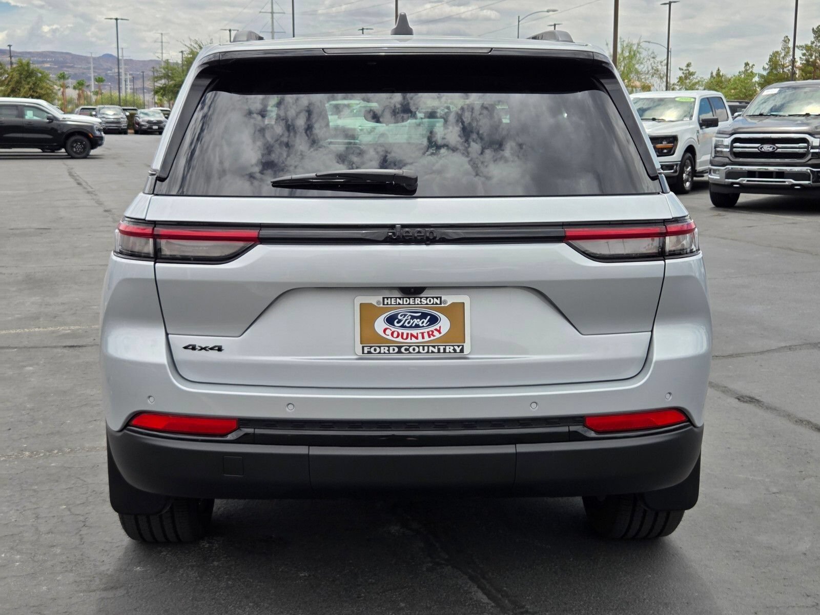Used 2024 Jeep Grand Cherokee Altitude AWD/4WD image 5