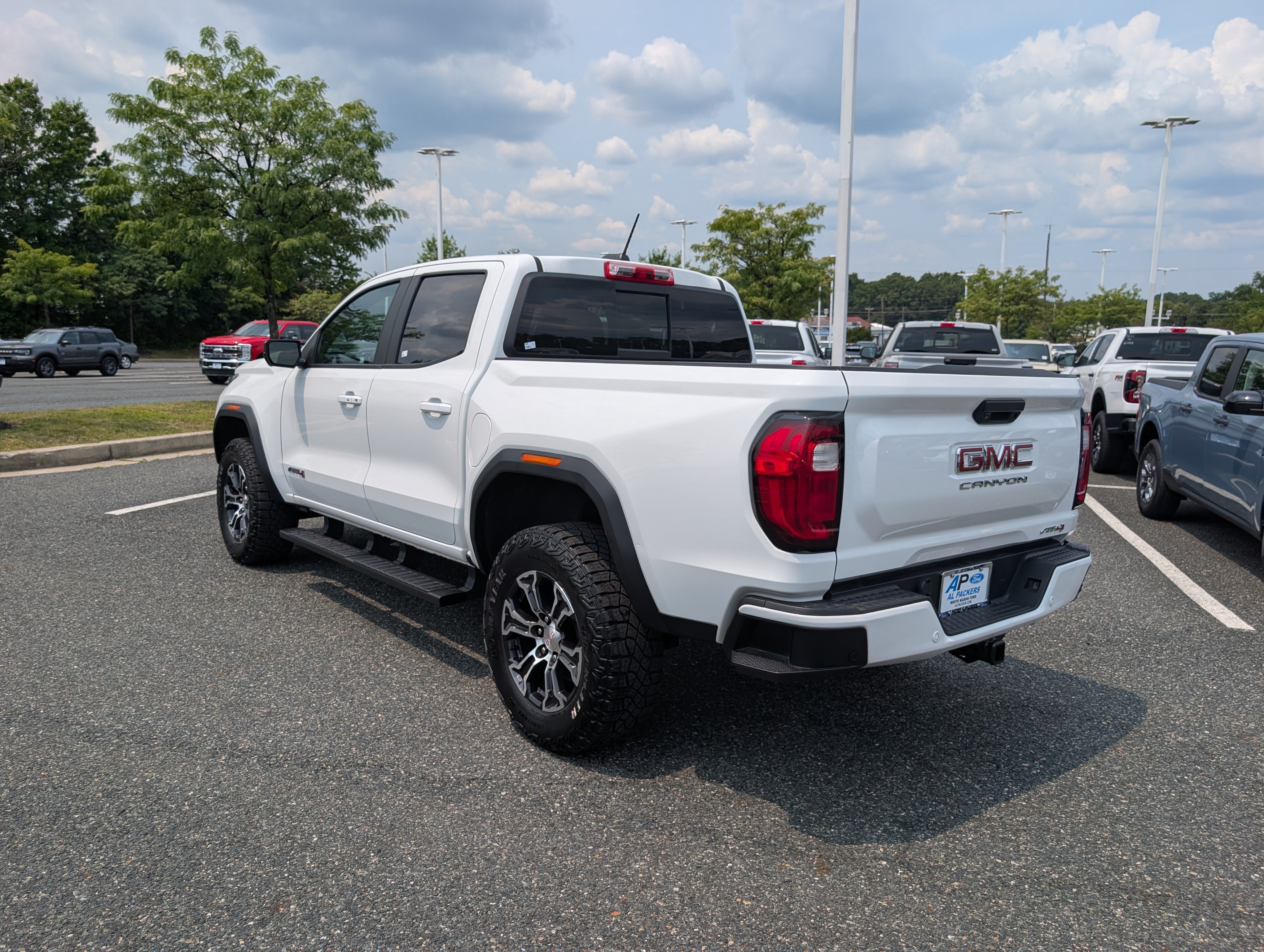 Used 2023 GMC Canyon AT4 w/ AT4 Premium Package AWD/4WD image 5