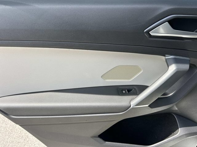 Used 2018 Volkswagen Tiguan SE FWD image 18