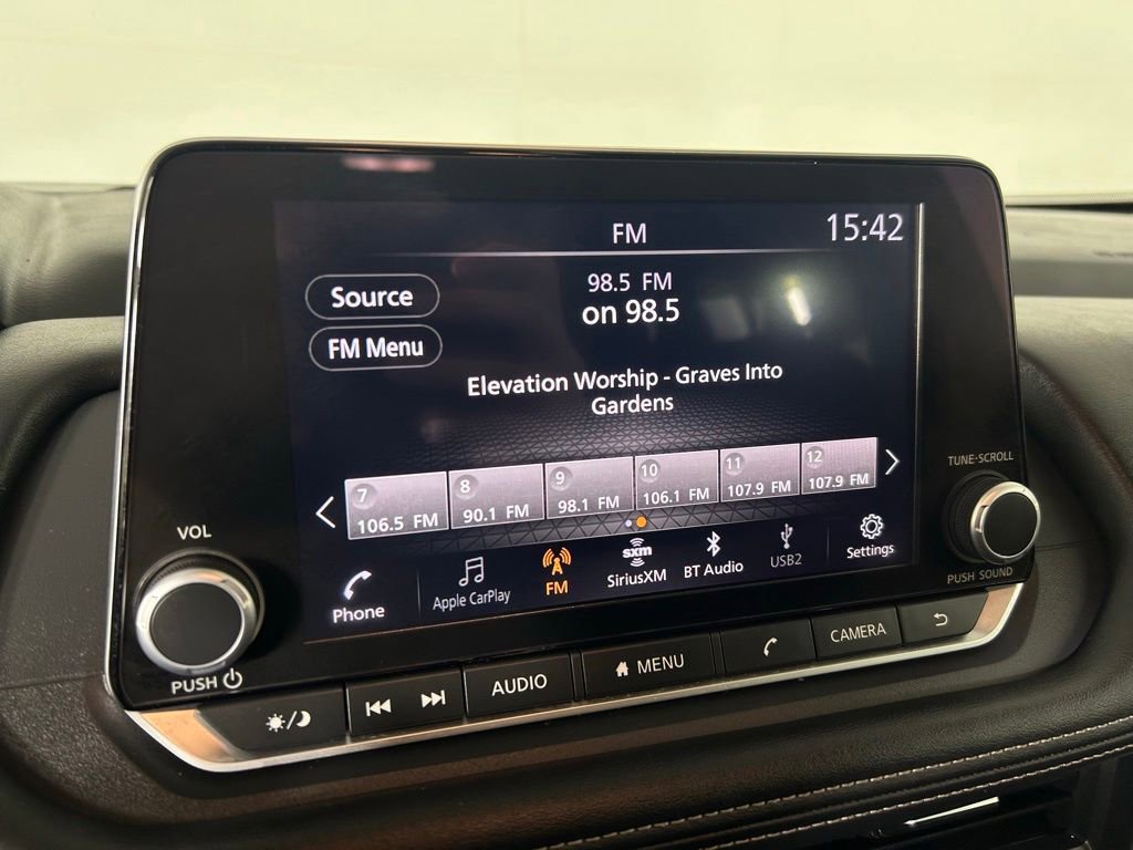 Used 2025 Nissan Rogue SV AWD/4WD image 3