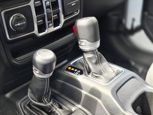 Used 2019 Jeep Wrangler Unlimited Sahara AWD/4WD image 14