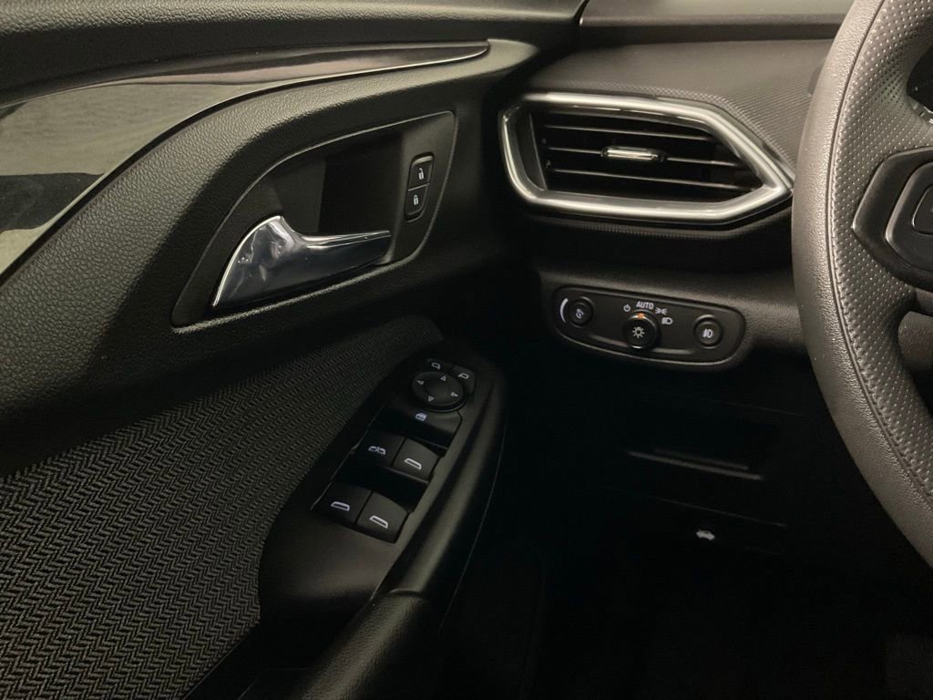 Used 2023 Chevrolet TrailBlazer LT w/ Convenience Package image 18