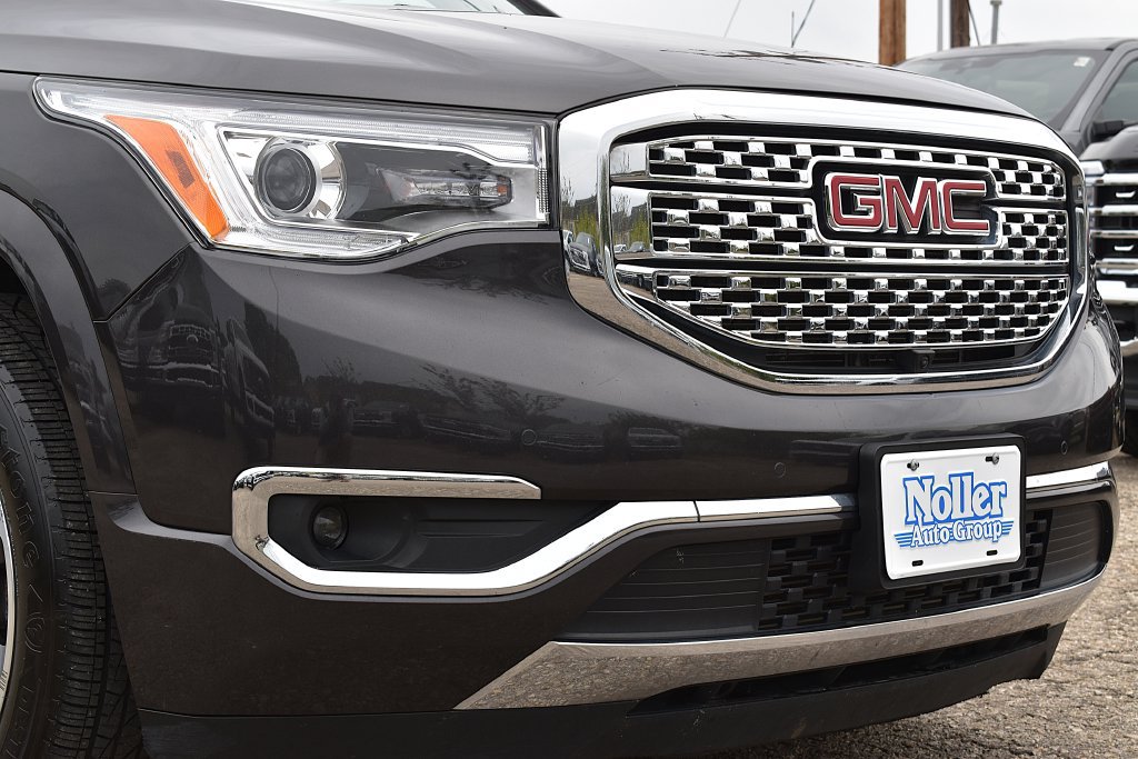 Used 2017 GMC Acadia Denali w/ Technology Package AWD/4WD image 5
