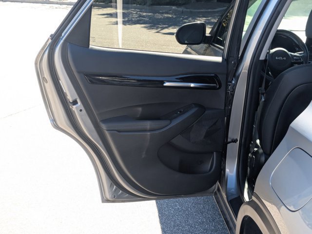 Used 2023 Kia Seltos EX image 30