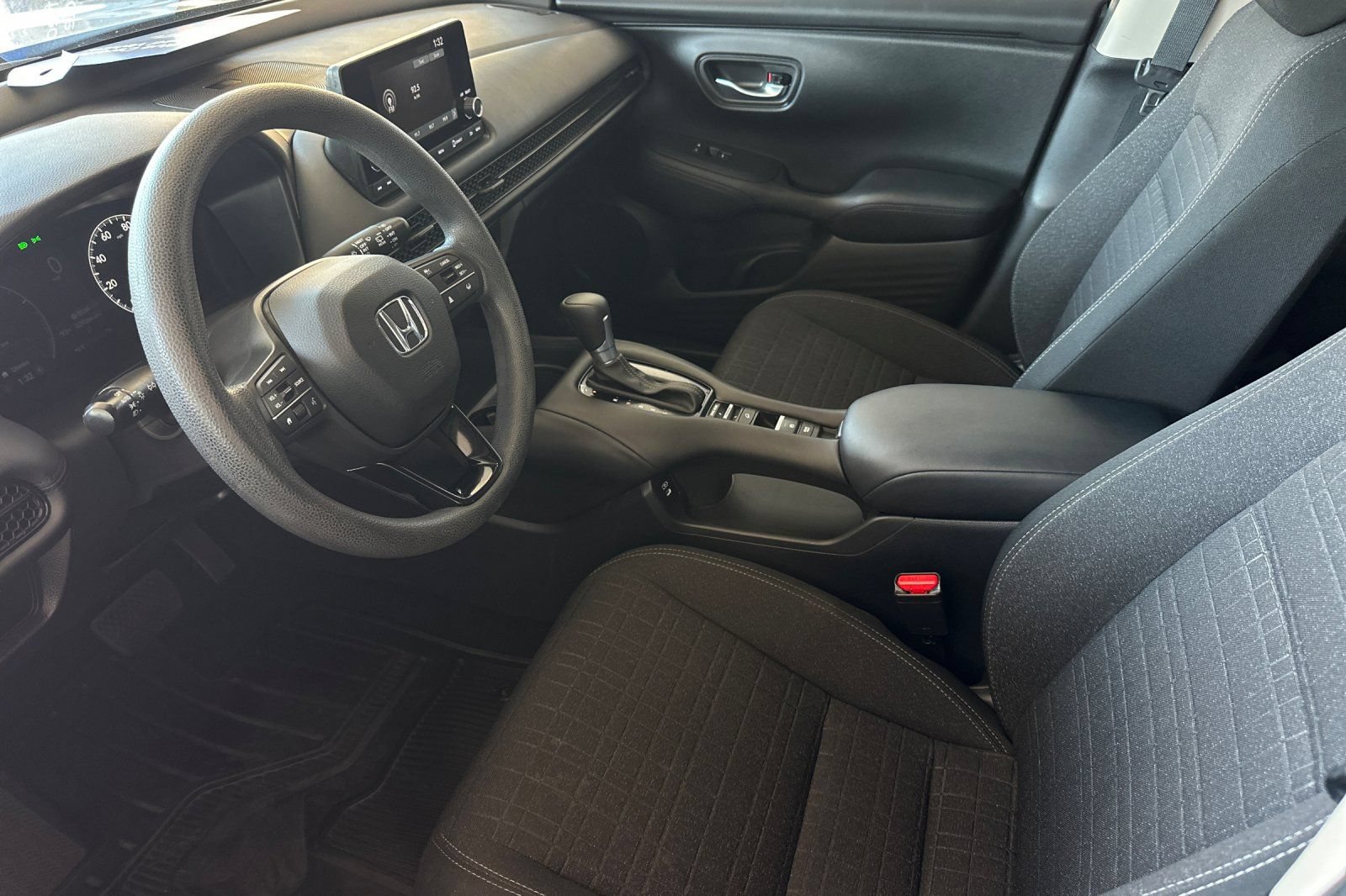 Used 2025 Honda HR-V LX image 9