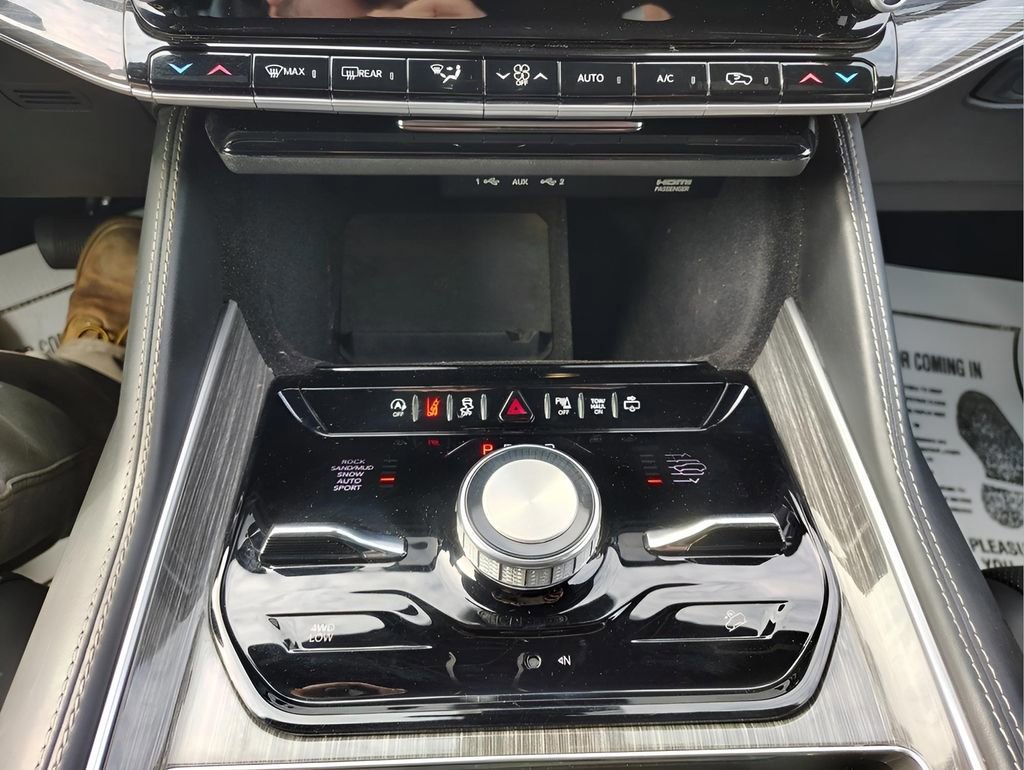 Used 2022 Jeep Wagoneer Series III w/ Flexible Seating Group image 20