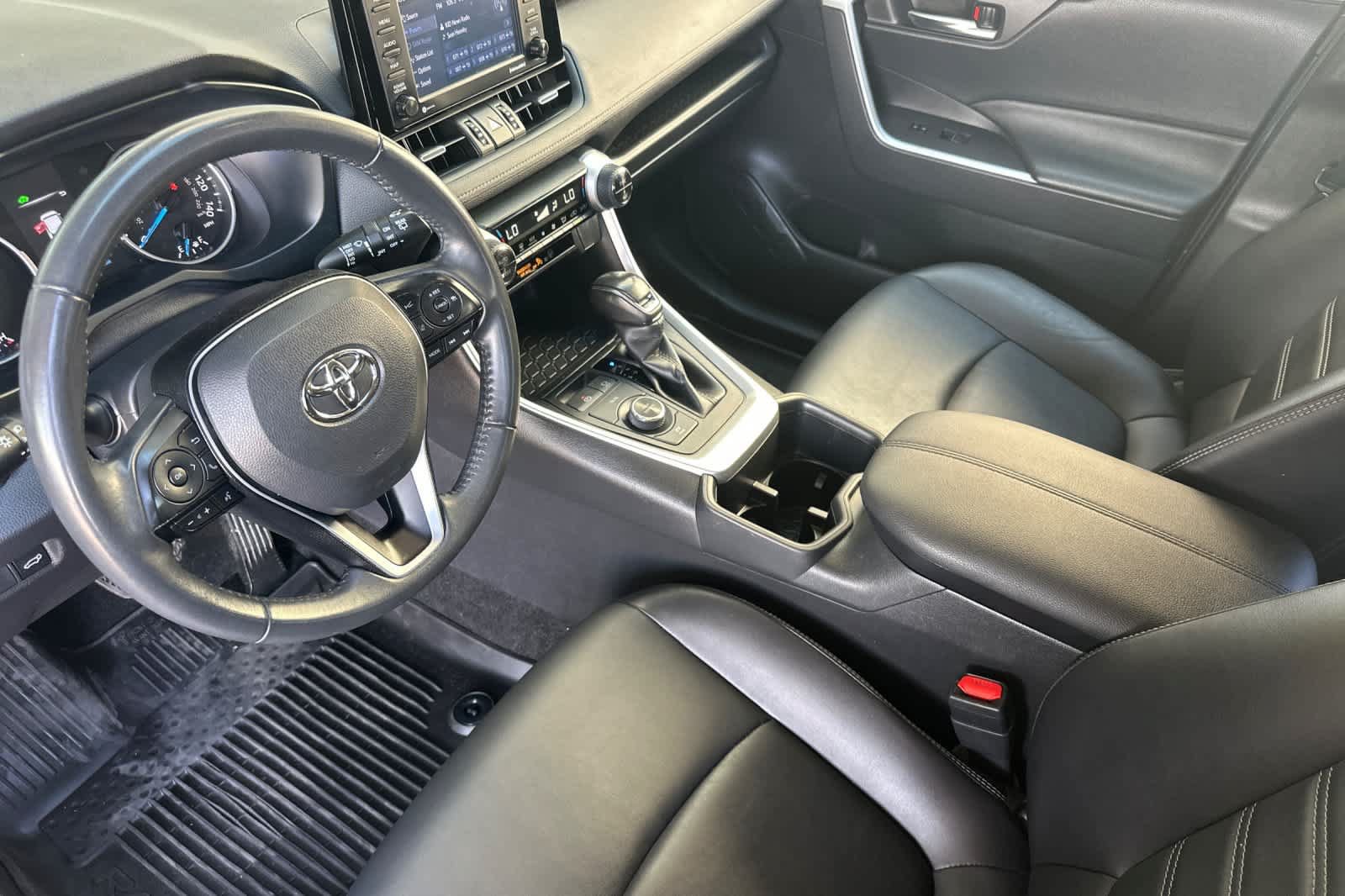Used 2022 Toyota RAV4 XLE Premium AWD/4WD image 11