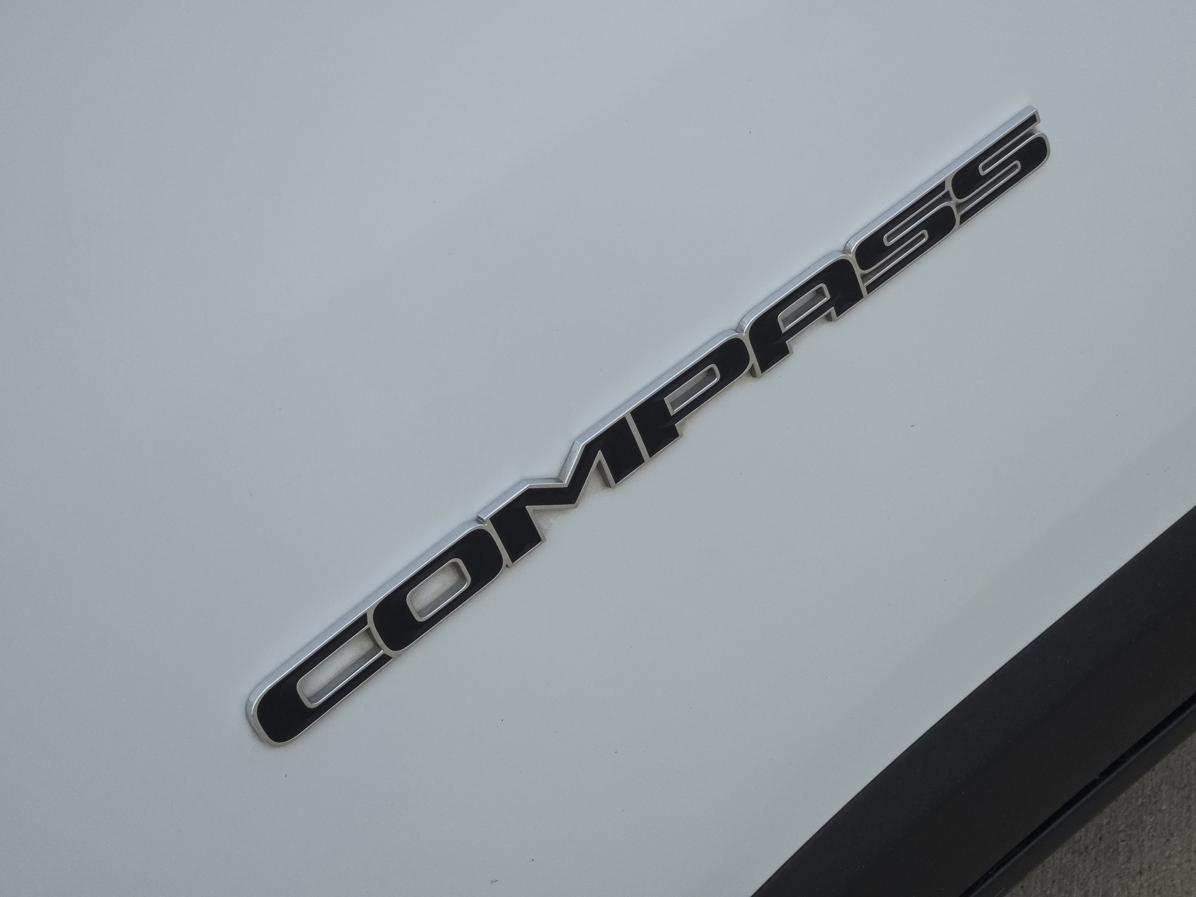 Used 2025 Jeep Compass Limited AWD/4WD image 10