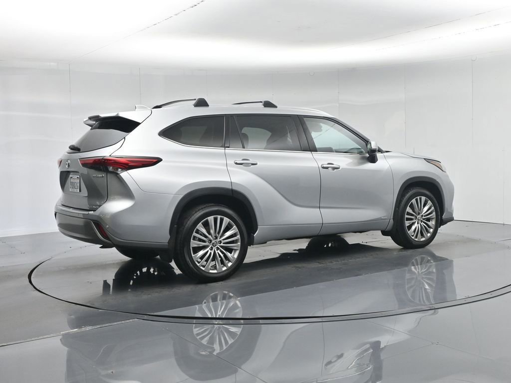 Used 2022 Toyota Highlander Platinum image 12