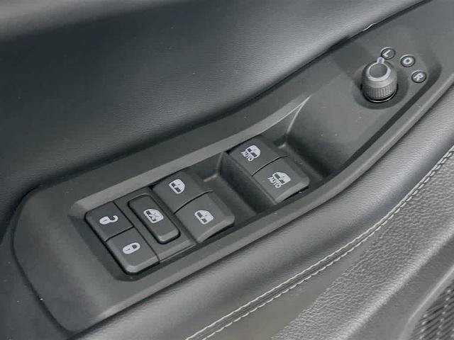 Used 2025 Jeep Grand Cherokee Altitude AWD/4WD image 29