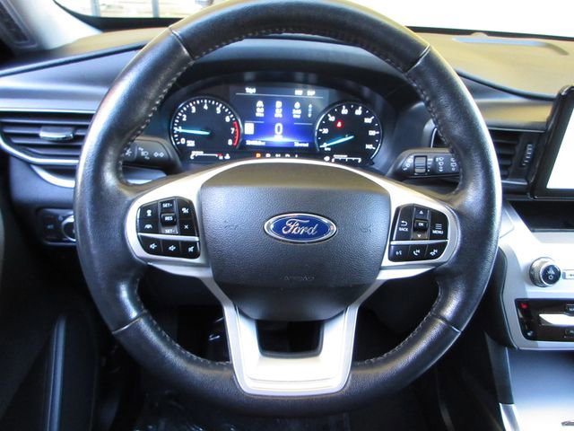 Certified 2022 Ford Explorer XLT w/ Equipment Group 202A image 15
