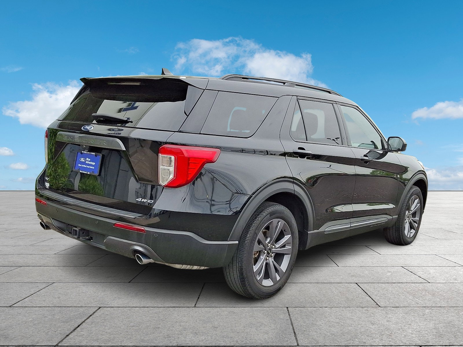 Certified 2023 Ford Explorer XLT w/ Equipment Group 202A AWD/4WD image 6