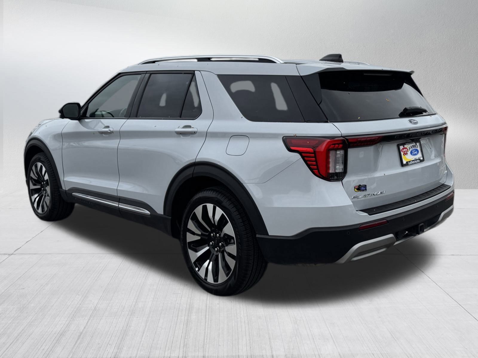Certified 2025 Ford Explorer Platinum w/ LUX Leather Package image 3