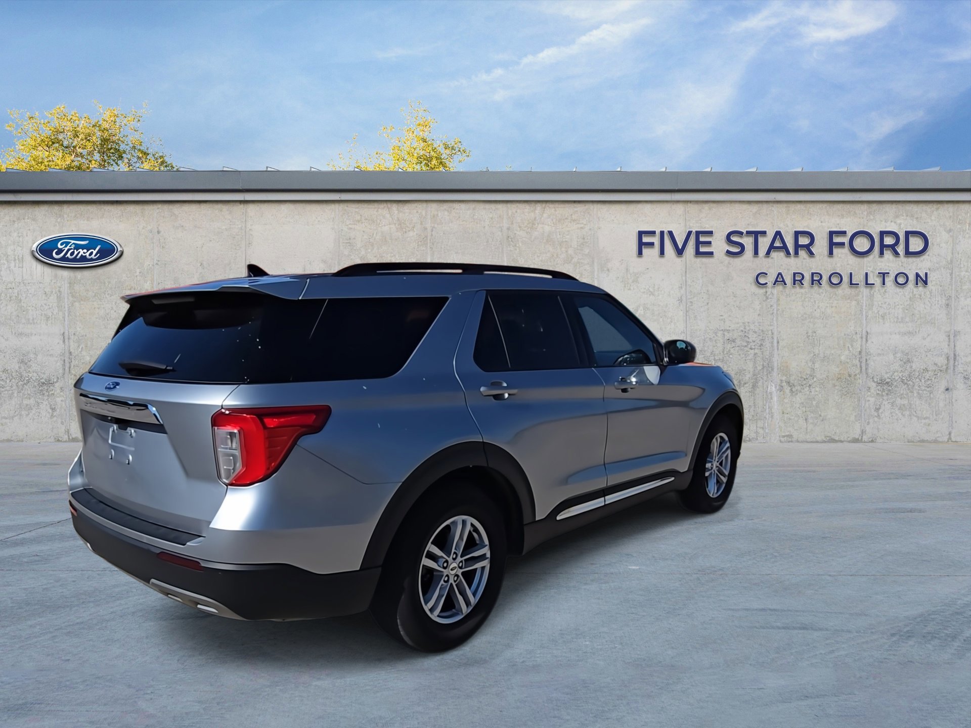 Certified 2023 Ford Explorer XLT w/ Equipment Group 202A image 5