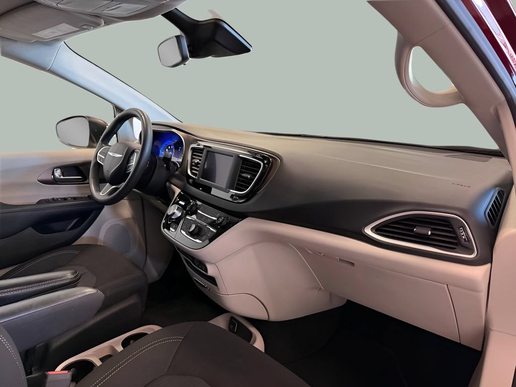 Used 2023 Chrysler Voyager LX FWD image 36