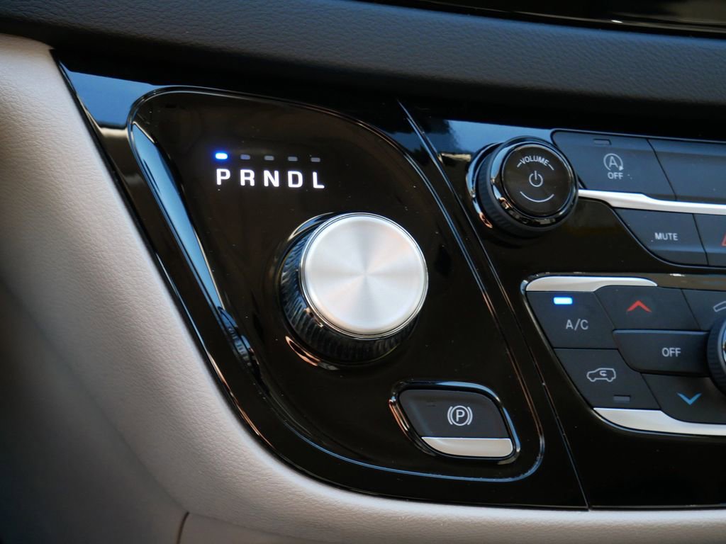 Used 2024 Chrysler Voyager LX FWD image 24