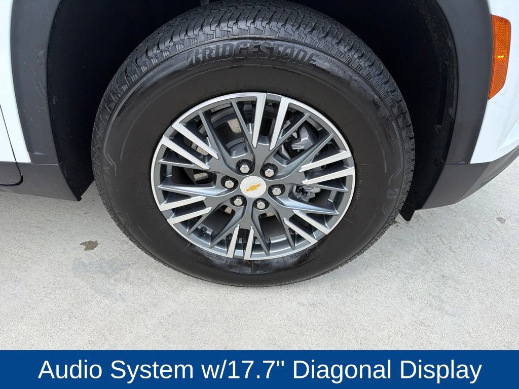 Used 2025 Chevrolet Traverse LT w/ Driver Confidence Package FWD image 13