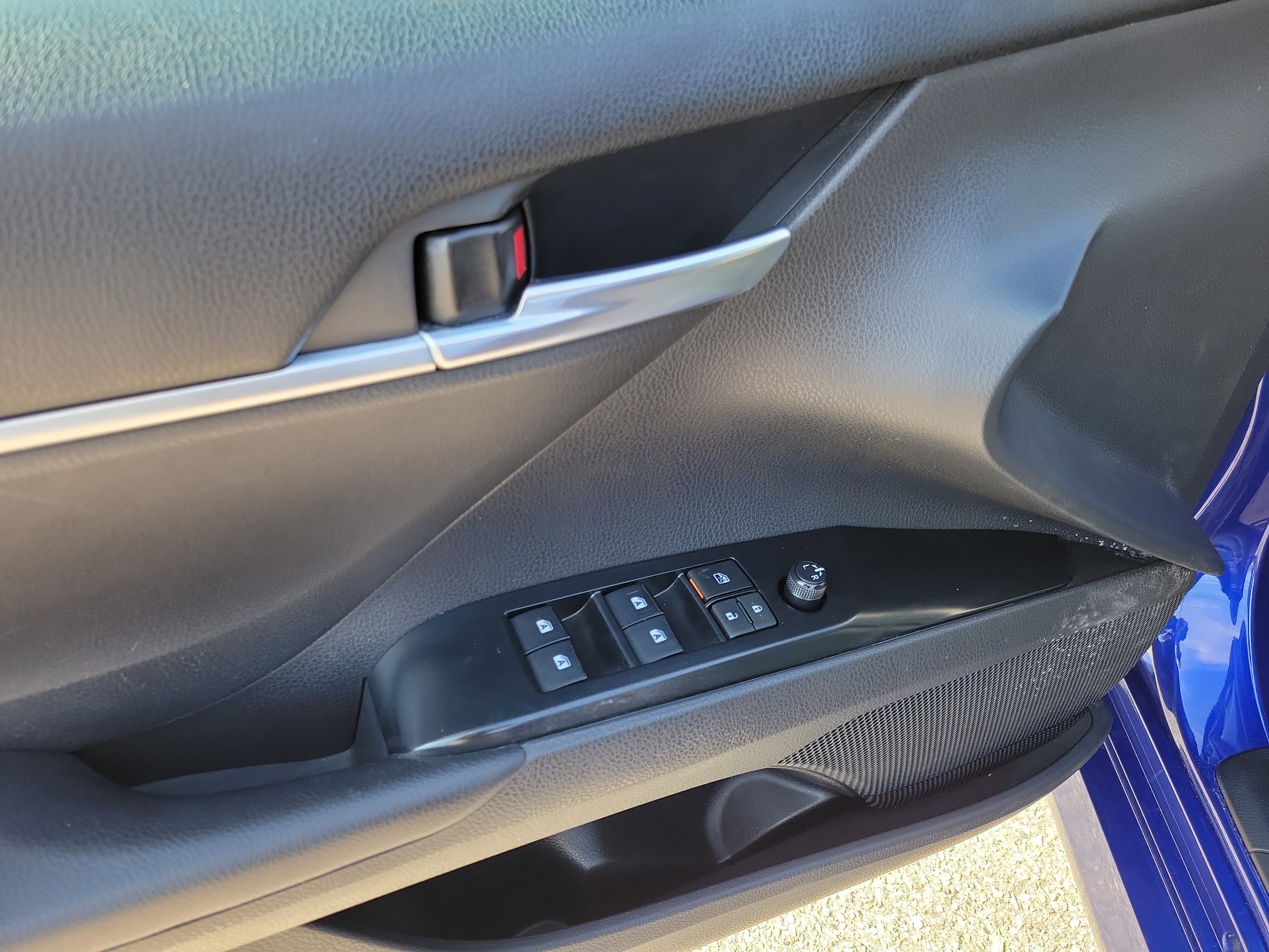 Used 2018 Toyota Camry LE image 6