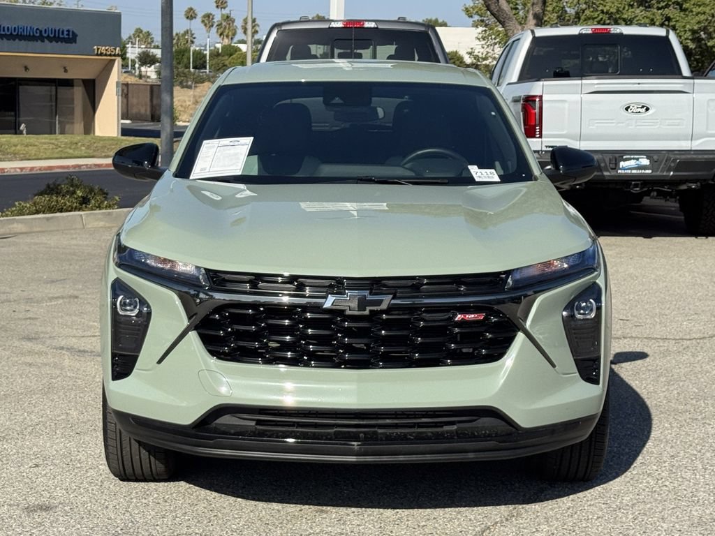Used 2024 Chevrolet Trax RS FWD image 2