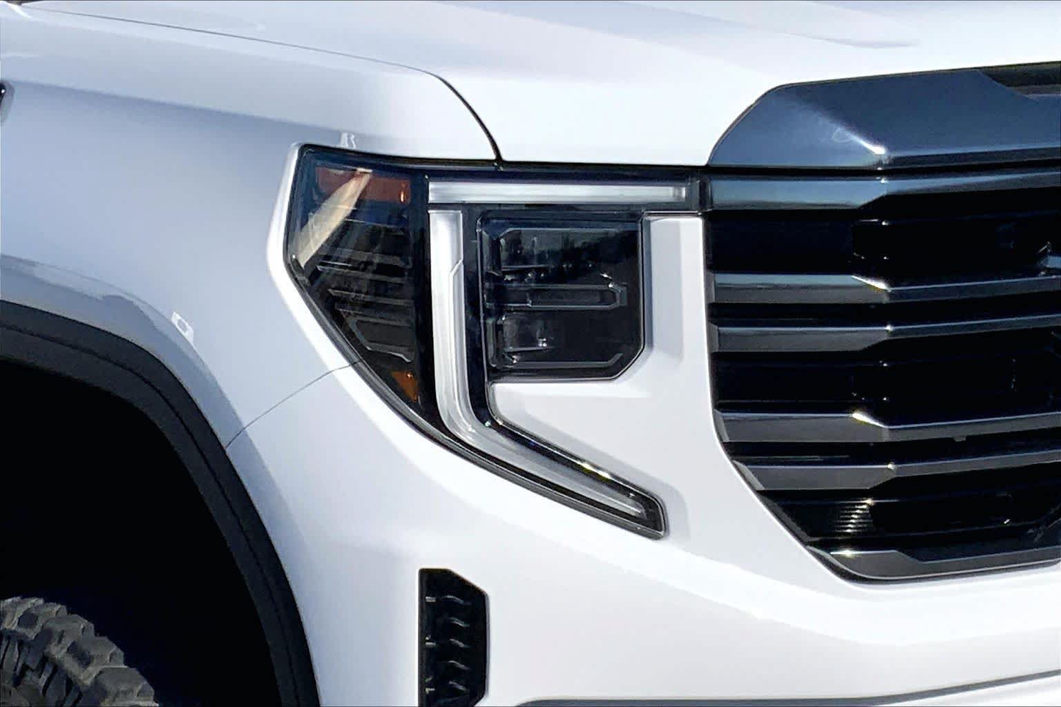Used 2024 GMC Sierra 1500 AT4 w/ Technology Package AWD/4WD image 25