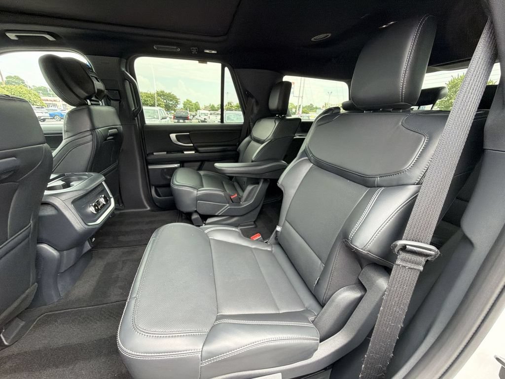 Certified 2026 Ford Expedition Platinum w/ Stealth Appearance Package AWD/4WD image 28