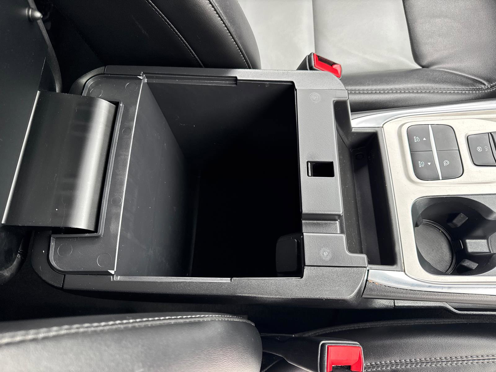 Certified 2022 Ford Explorer XLT w/ Equipment Group 202A image 18