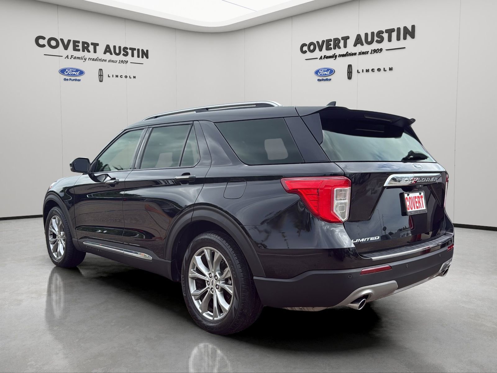 Certified 2022 Ford Explorer Limited w/ Equipment Group 301A RWD image 3