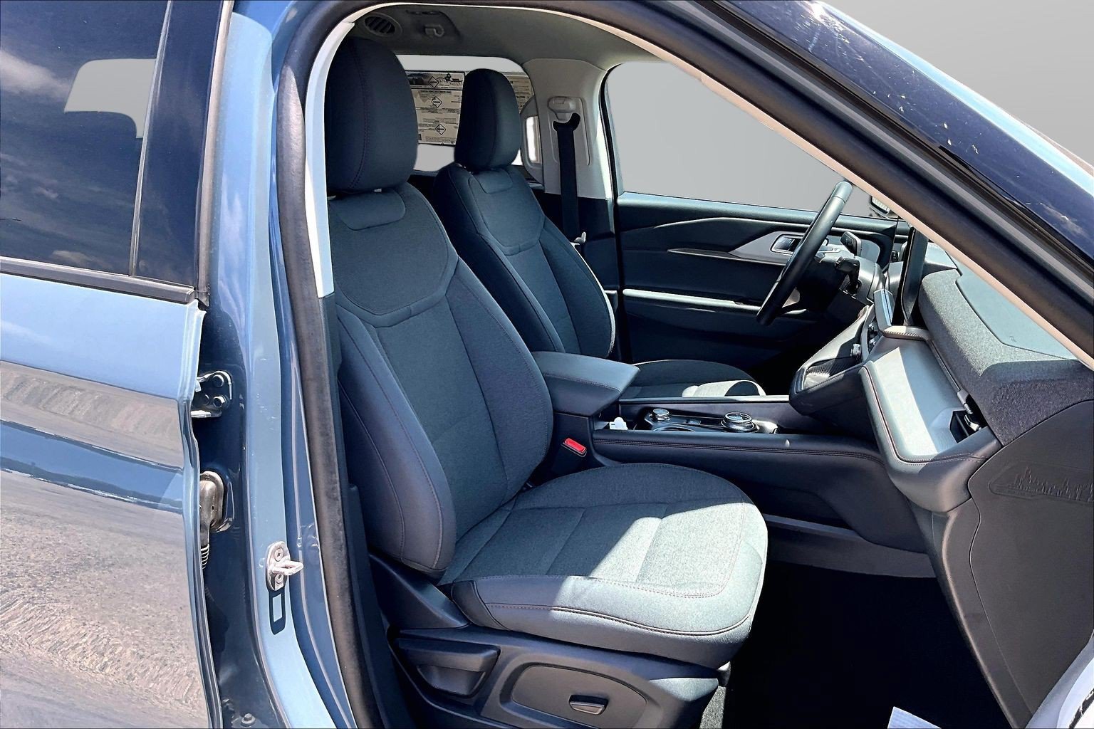Certified 2025 Ford Explorer Active AWD/4WD image 7