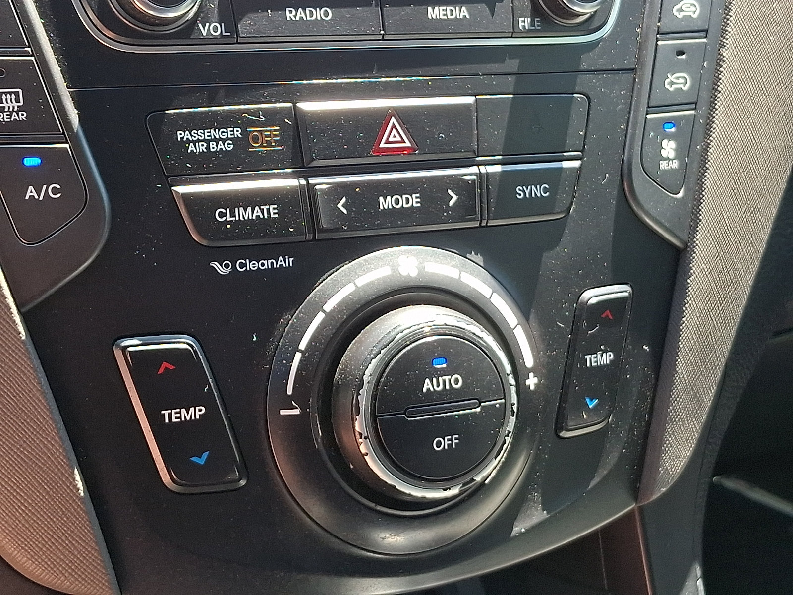 Used 2019 Hyundai Santa Fe XL SE FWD image 16