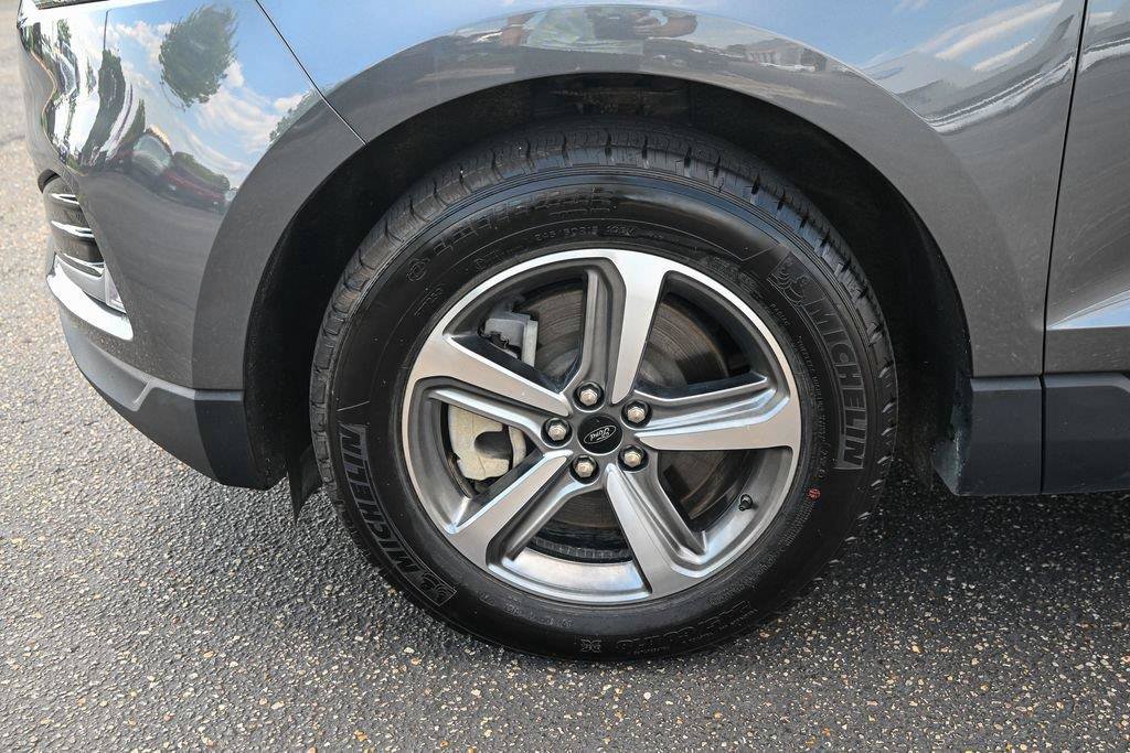 Certified 2024 Ford Edge SEL w/ Convenience Package AWD/4WD image 12