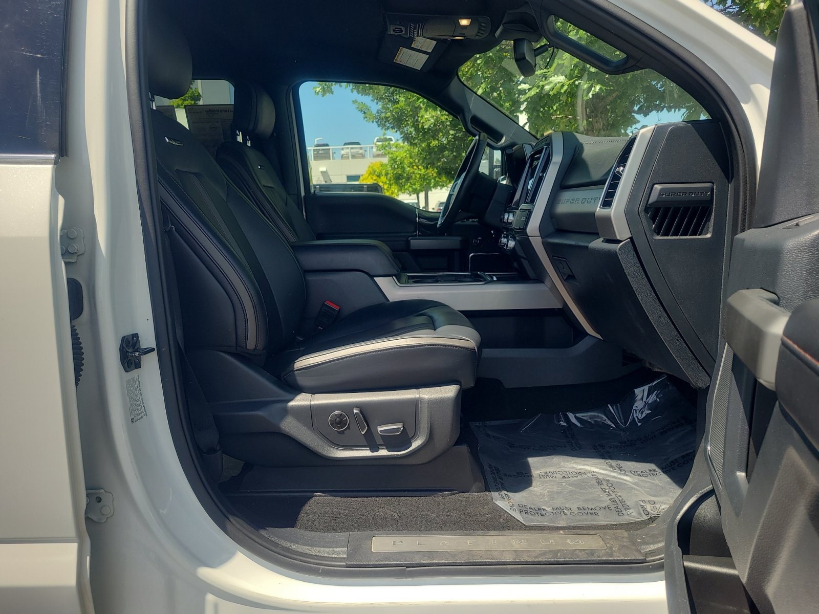 Certified 2022 Ford F350 Platinum w/ FX4 Off-Road Package AWD/4WD image 19