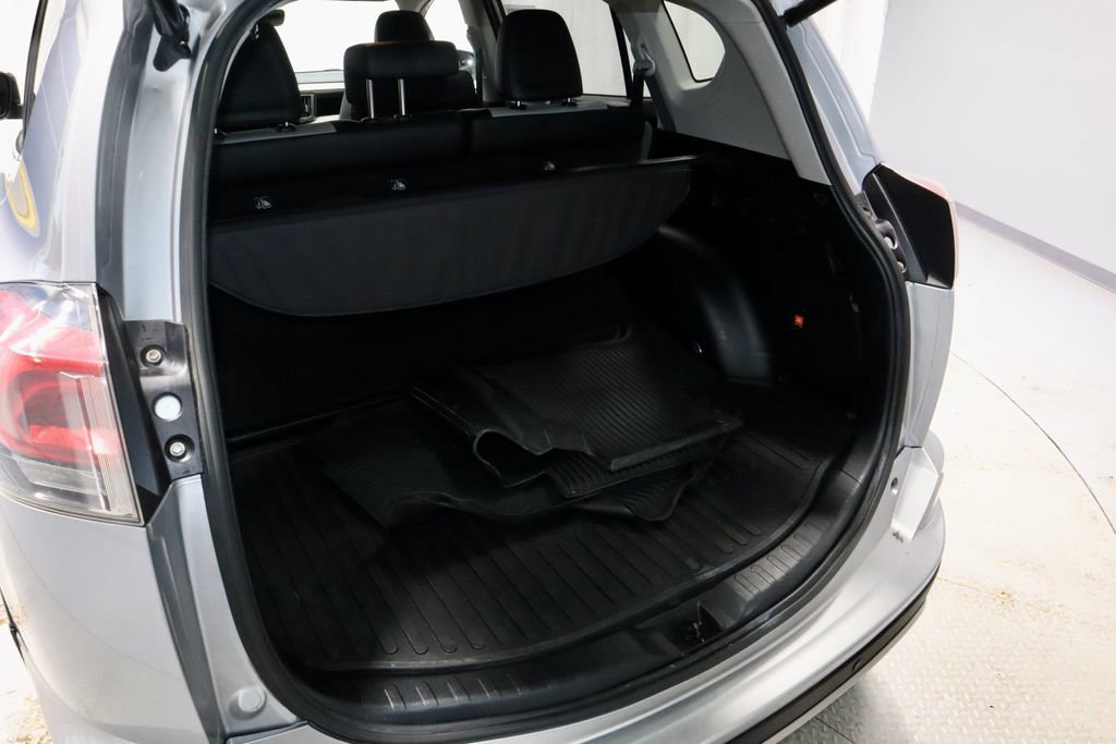 Used 2018 Toyota RAV4 Limited AWD/4WD image 13