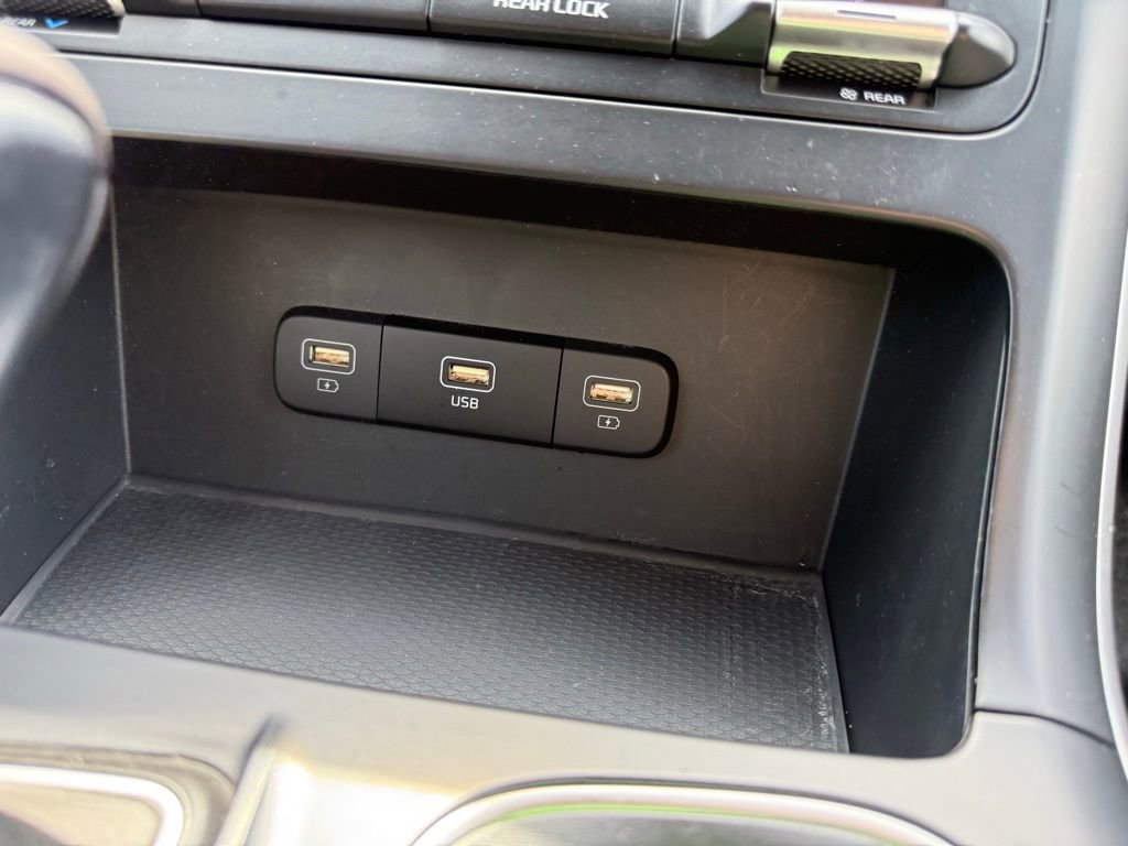 Used 2024 Kia Carnival LX FWD image 24
